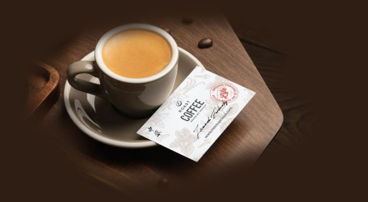 小旗新做的一杯咖啡還有店里的名片看著還不錯吧.jpg