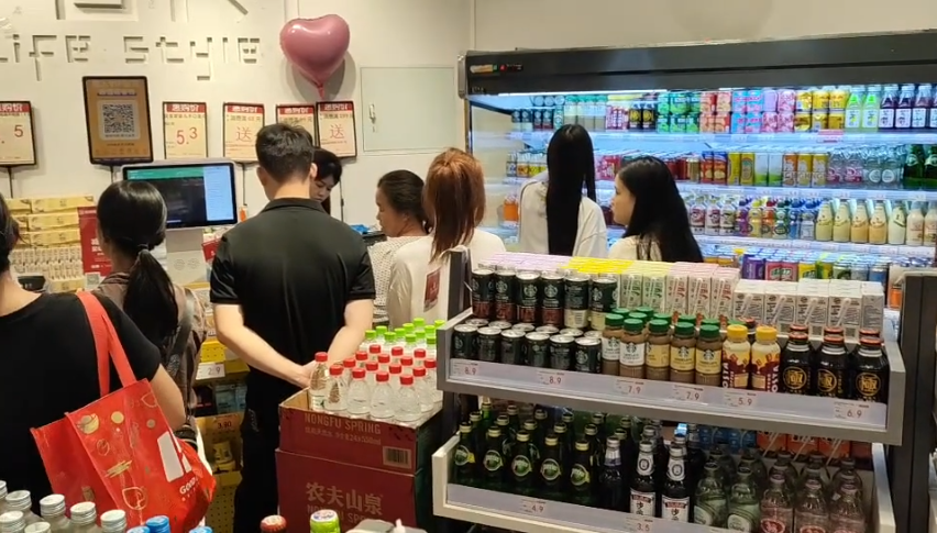 小張的超市現(xiàn)在顧客超級(jí)多生意也是非常好.png