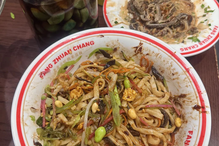 老北京炸醬面他家的味道挺不錯(cuò)的，以前總?cè)コ?jpg