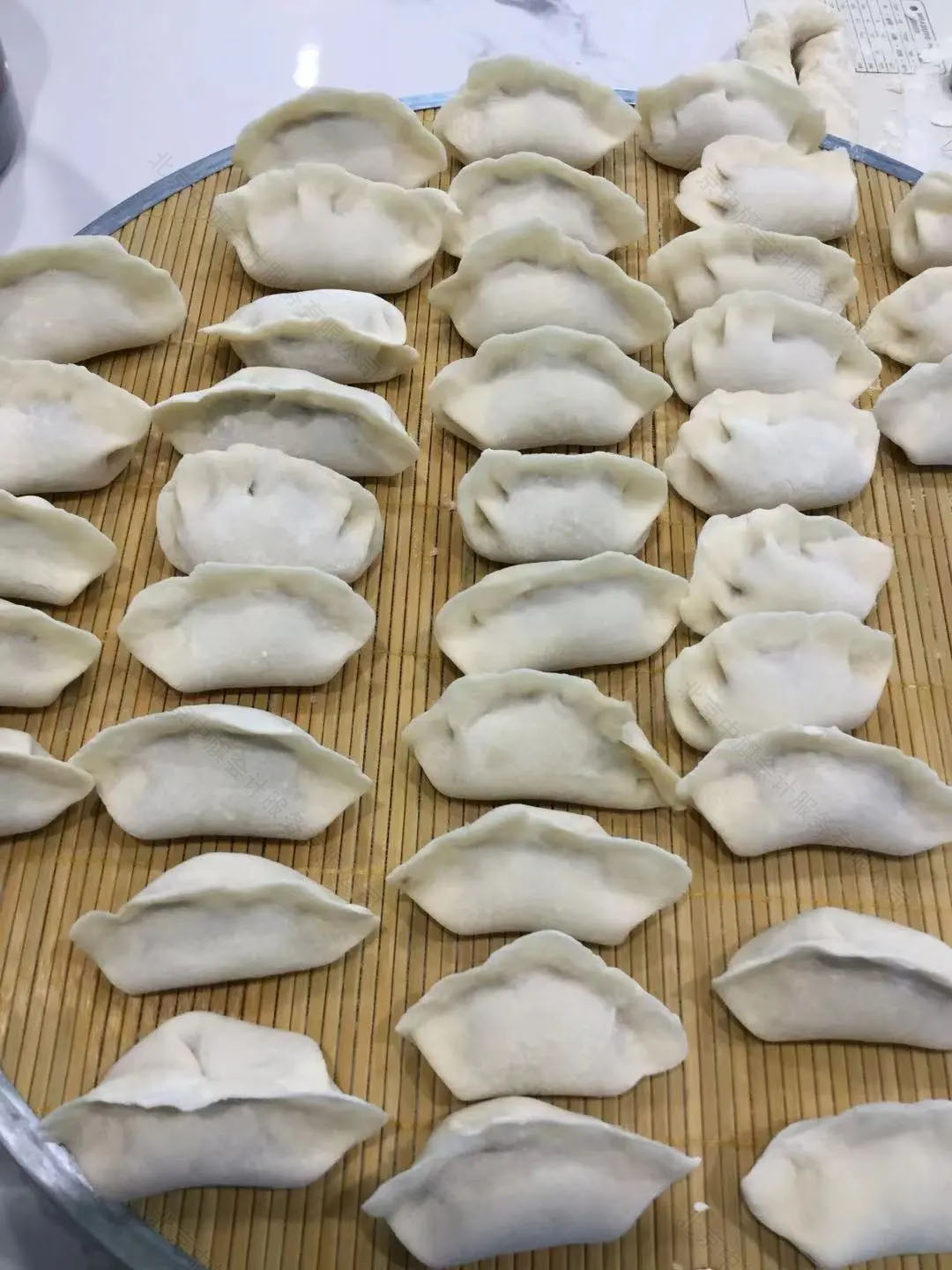 每年立冬我們家都會(huì)包好多水餃來(lái)吃.jpg