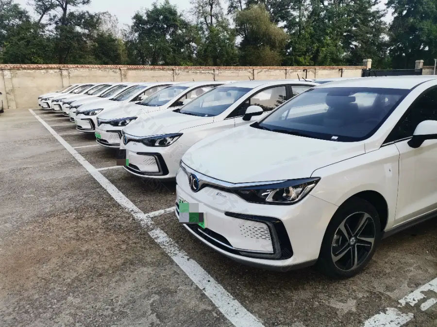 北汽EU5這款車一般都是用來跑車比較多.jpg