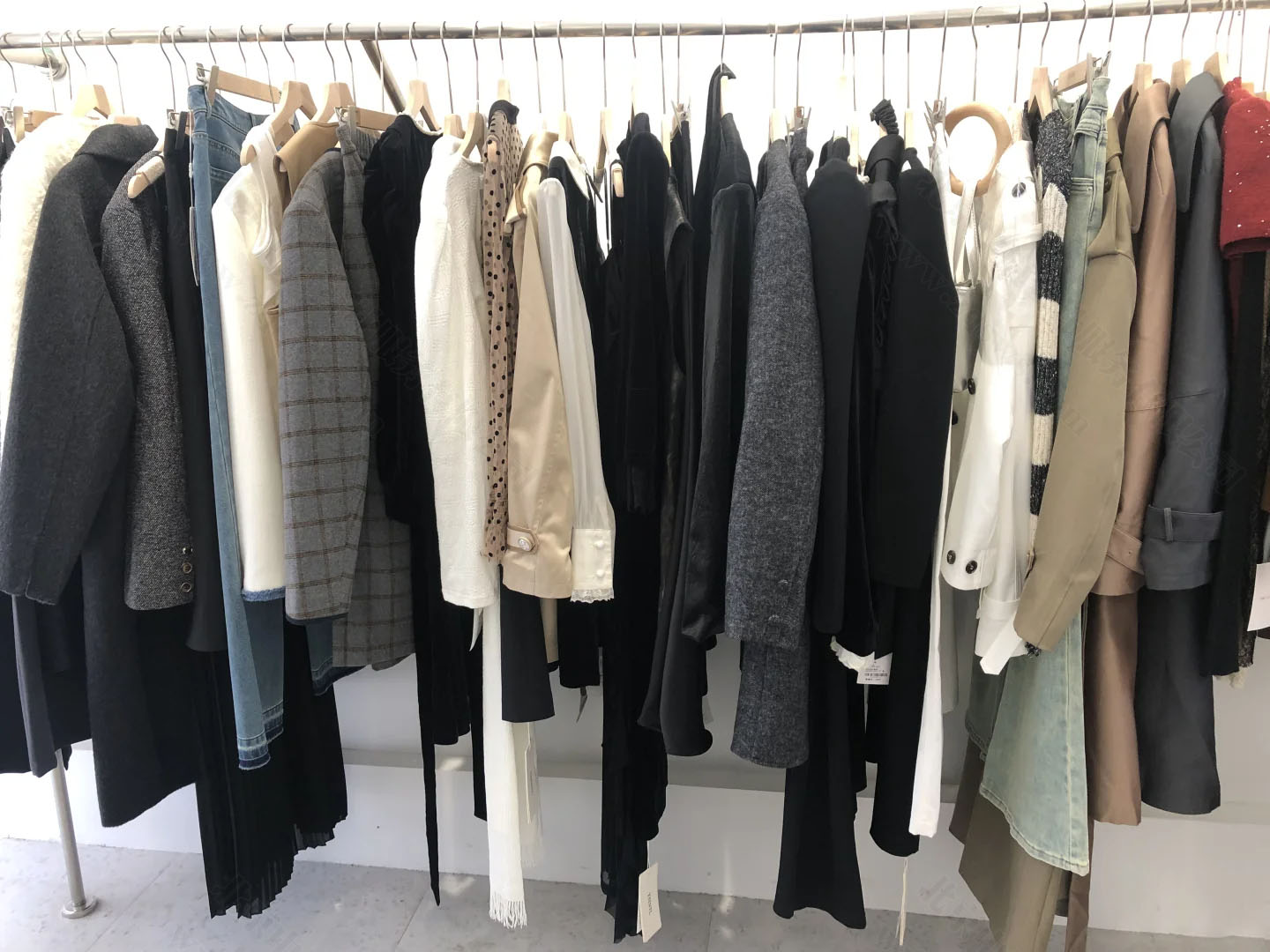 我們樓下新開的女裝店.jpg
