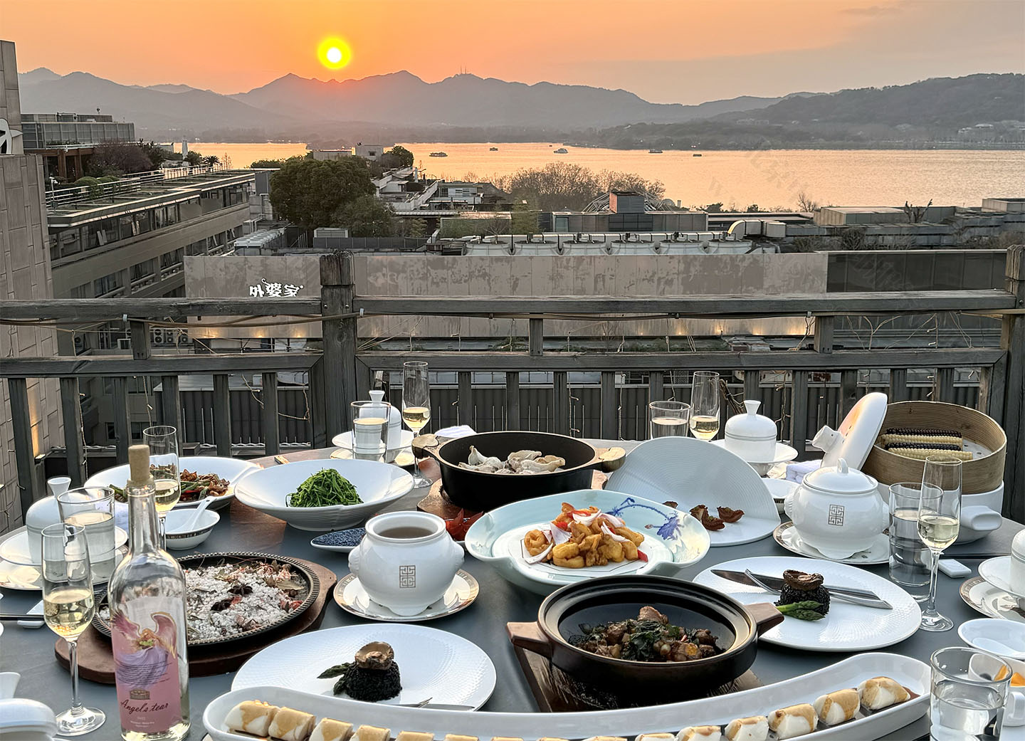 企業(yè)招待吃飯要分清.jpg