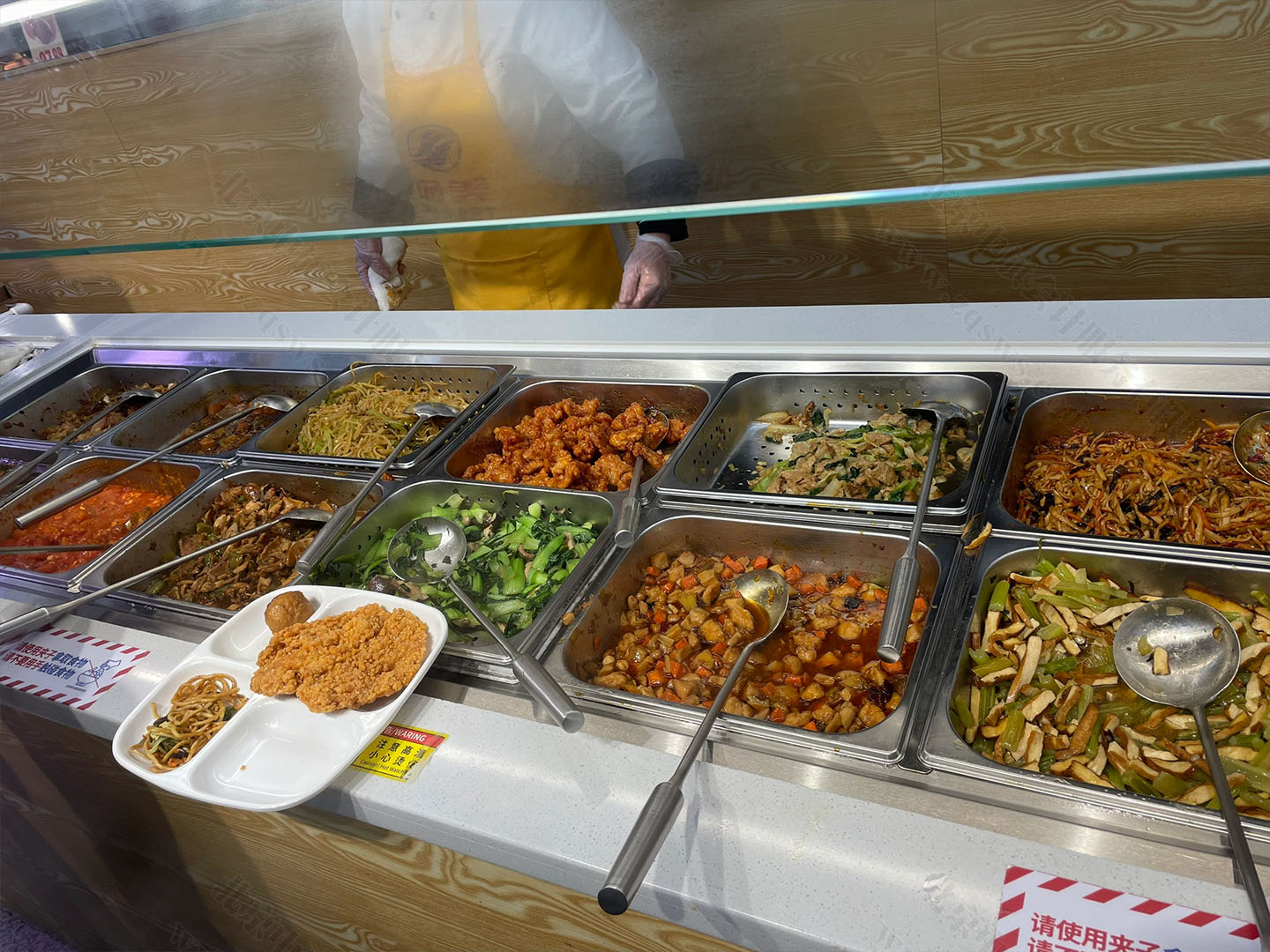食堂里邊的美食.jpg