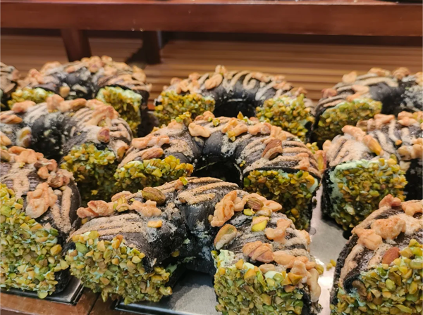 小李店里新鮮出爐的烘培，看著就想吃.png