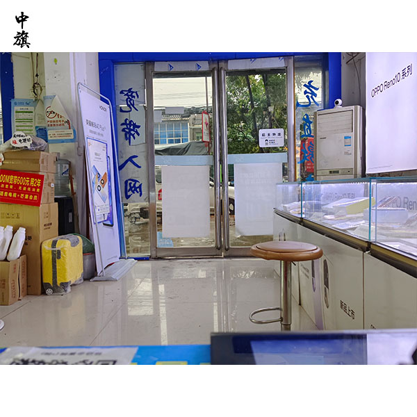 回鄉(xiāng)開手機(jī)店后，我才知道線下生意多難做